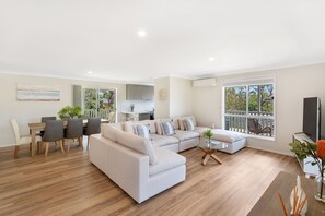 Smart TV - Bayhaven jervis Bay Vincentia - 2 min from beach pet friendly (Vincentia)