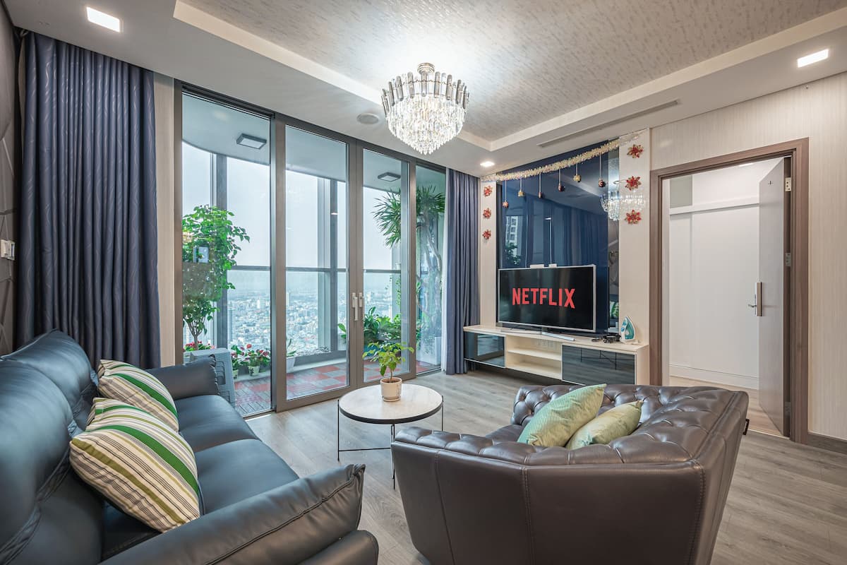 Apartemen Deluks, 3 kamar tidur, balkon, pemandangan kota | Area keluarga | Smart TV 42-inci dengan saluran TV digital