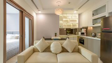 Deluxe Apartment, 1 Queen Bed, Balcony, City View | Premium bedding, Select Comfort beds, in-room safe