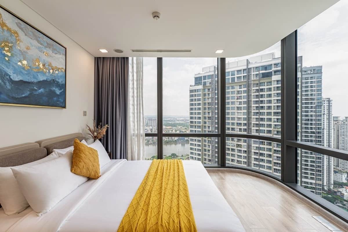 Apartemen Deluks, 3 kamar tidur, pemandangan kebun | Seprai premium, tempat tidur Select Comfort, brankas, dan meja kerja