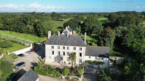 Castle for 15 people  near the sea and the d-day beaches in Normandy 