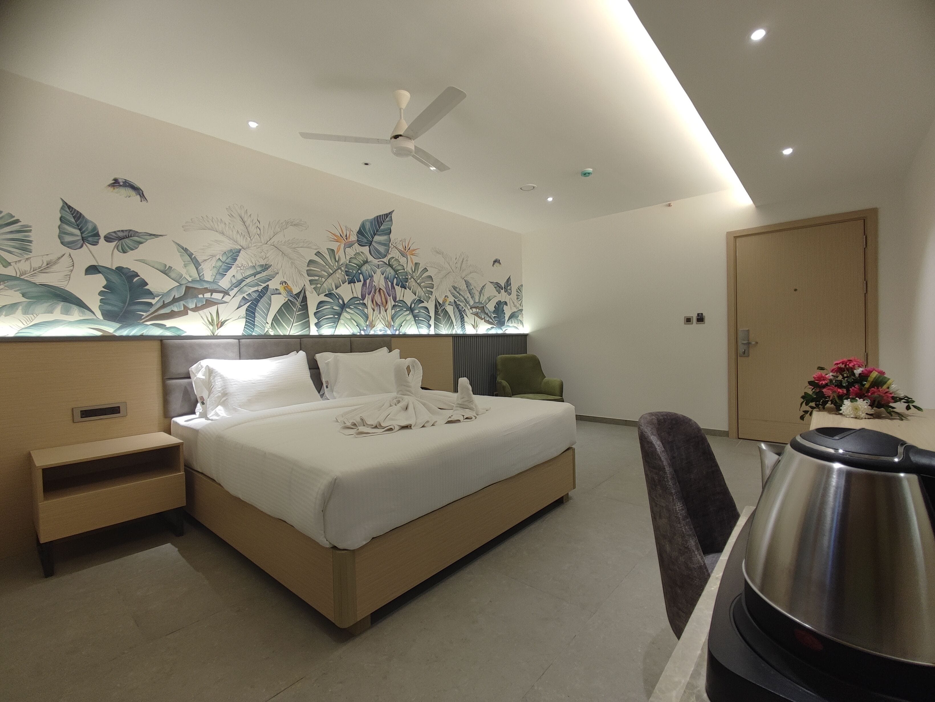 Minibar, safe på rommet, individuelt dekorert og individuelt innredet