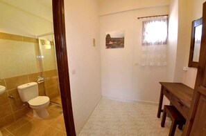 House, 2 Bedrooms, Smoking | Bathroom