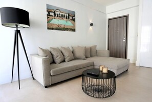 Apartment, 1 Bedroom, Balcony | Living area