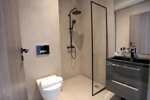 Lejlighed - 1 soveværelse - balkon | Badeværelse | Håndklæder, Toiletpapir