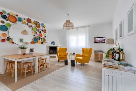 35-inch Smart TV with cable channels