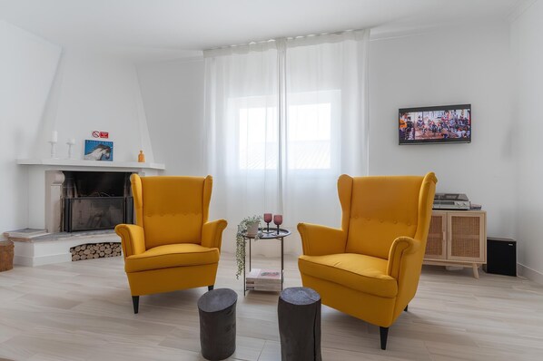 35-Zoll-Smart-TV mit Kabelempfang