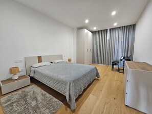 3 habitaciones, insonorización y tabla de planchar con plancha 
