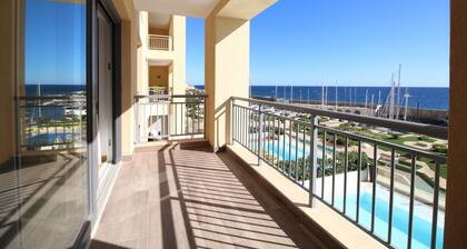Stunning Seafront Portomaso Apartment w/terraces
