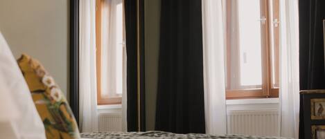 Down duvets, individually decorated, individually furnished, desk