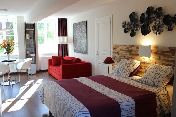 1 chambre, lit parapluie, Wi-Fi gratuit, draps fournis