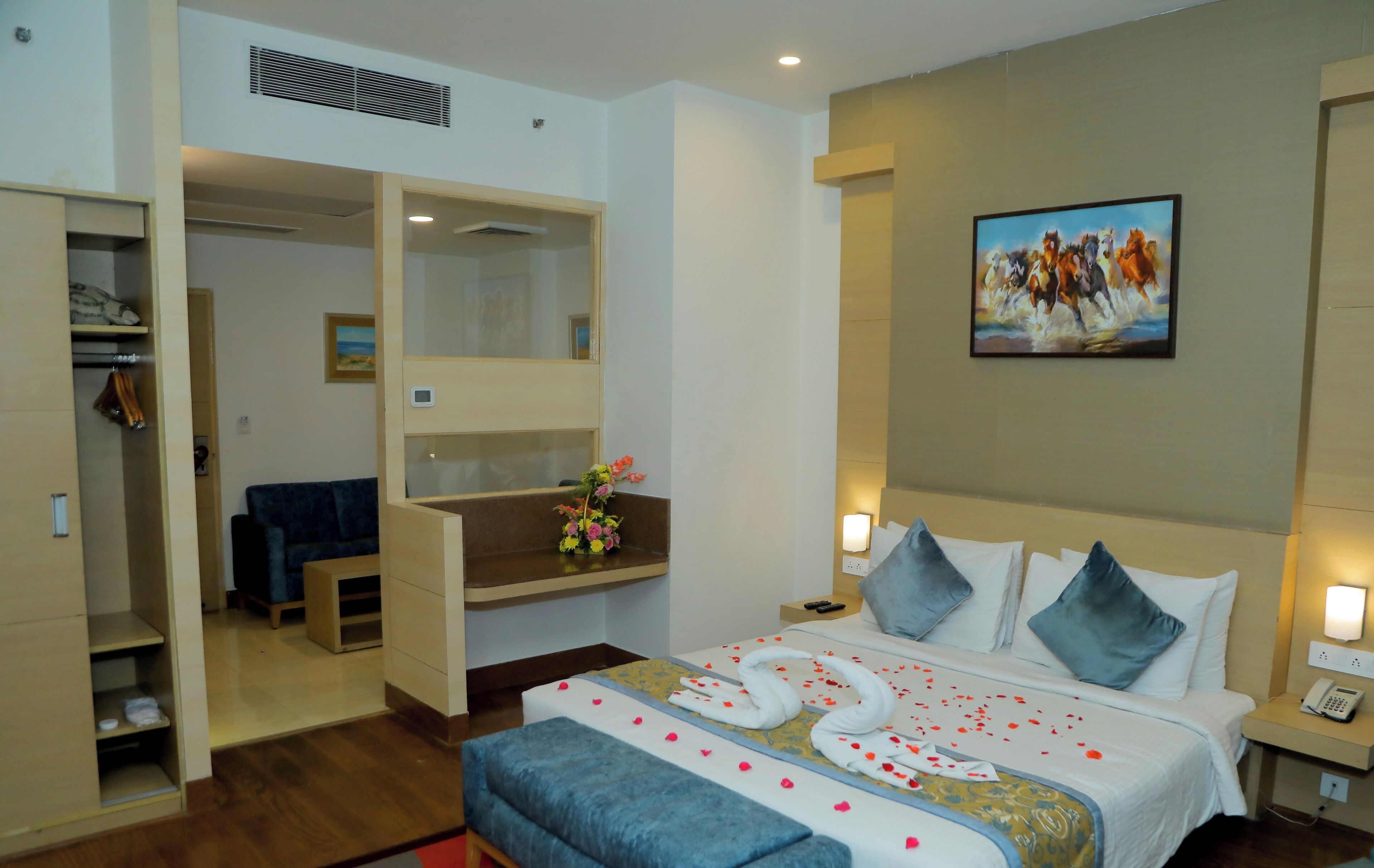 Premier Double Room | Hypo-allergenic bedding, in-room safe, desk, iron/ironing board