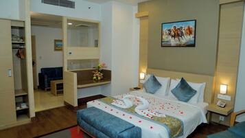 Premier Double Room | Hypo-allergenic bedding, in-room safe, desk, iron/ironing board