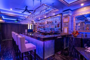 Reception - The Globe Hotel Bar and Restaurant  (Pattaya)
