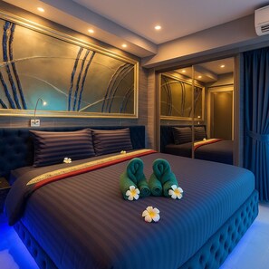 A modern hotel room with a large bed, a mirror, and a view of the cityscape. - The Globe Hotel Bar and Restaurant  (Pattaya)