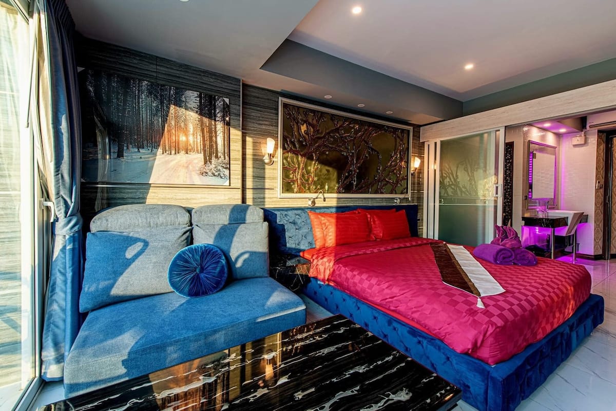 Junior Suite, 1 King Bed, Non Smoking, Balcony | 1 bedroom, premium bedding, minibar, in-room safe