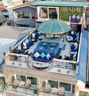 Exterior - The Globe Hotel Bar and Restaurant  (Pattaya)