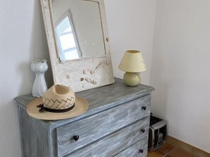 Interior - Calm Retreat: Cozy 2BR Home, Garden, Near Beach & Town, Sleeps 4 (Saint-Denis-d'Oléron)