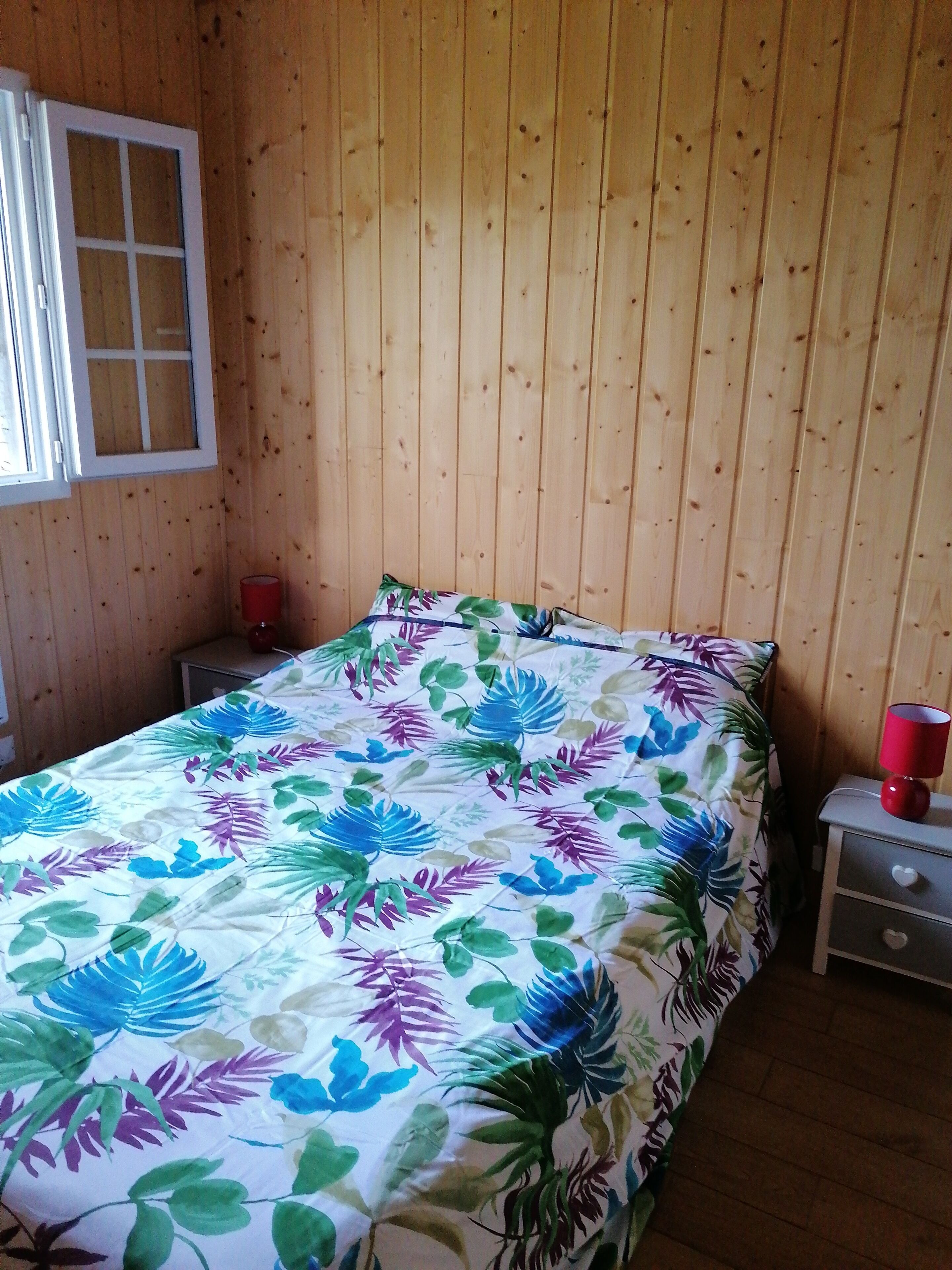 3 bedrooms, iron/ironing board, travel cot, Internet