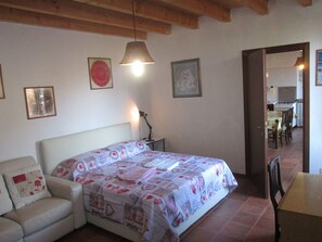 1 camera, una scrivania, Wi-Fi gratuito, lenzuola