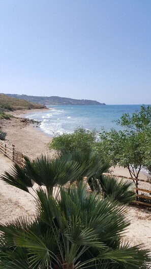 On the beach, sun loungers, beach towels - Oasis by the sea - cottage 6 On the beach. (Sicilia)