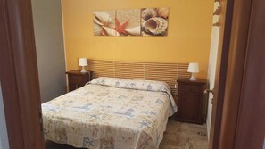 2 bedrooms, travel crib, free WiFi, bed sheets - Oasis by the sea - cottage 6 On the beach. (Sicilia)