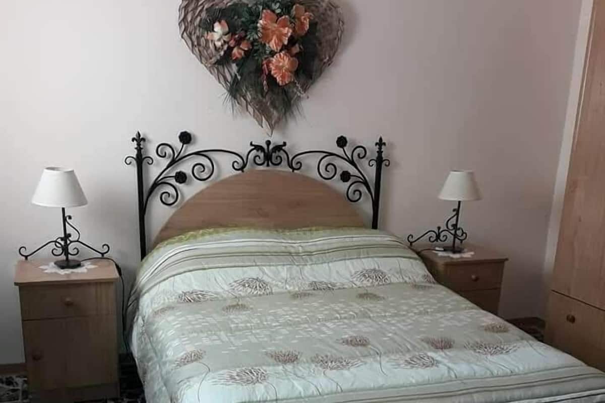 Quarto casal standard | Frigobar, cortinas blackout, ferros/tábuas de passar roupa