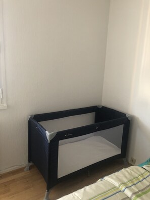 1 chambre, fer et planche Ă repasser, lit parapluie, Wi-Fi gratuit