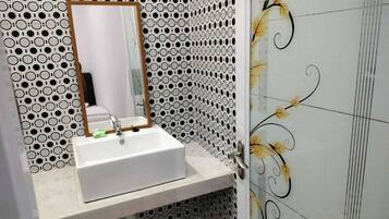 Basic Villa | Bathroom