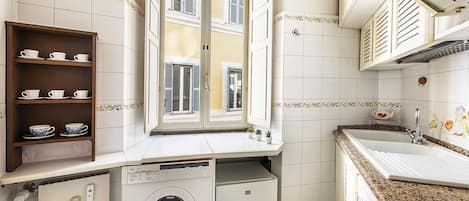 Kühlschrank, Ofen, Herdplatte, Geschirrspüler