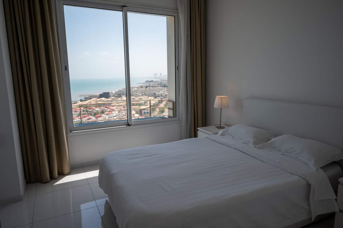 Appartamento familiare, vista mare | 2 camere, minibar, ferro/asse da stiro