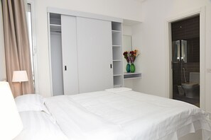 迷你吧、熨斗/熨衣板、搖籃/嬰兒床、免費有線上網