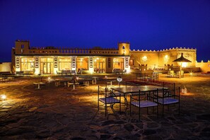 Front of property - YAKOUT MERZOUGA LUXURY CAMP (Rissani)