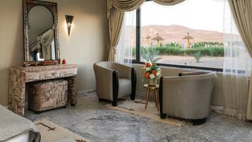 Deluxe-Zweibettzimmer, 1 Schlafzimmer | Hochwertige Bettwaren, individuell dekoriert, individuell eingerichtet