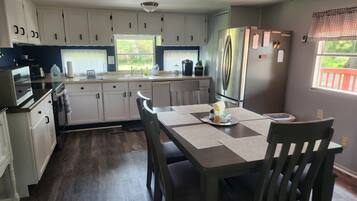 Ferienhütte, 3 Schlafzimmer, Terrasse | Esszimmer