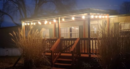 Quiet & Cozy Cottonwood Cottage in Scotia
