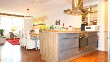 Apartment, 4 Bedrooms | Private kitchen