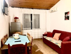 Apartment, 2 Bedrooms, Smoking, Balcony | Living area