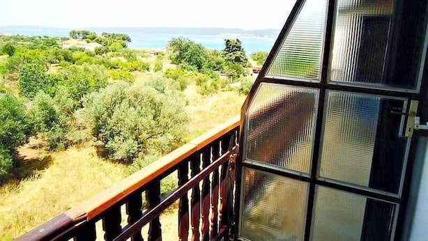 A balcony with a view of a coastal landscape. - Nar Apartment A4 1 - With sea View (Pasman)