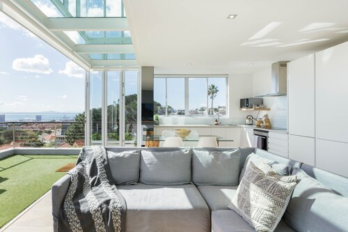 Modern, Chic Penthouse With Mountain, City Sea Views