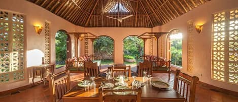 Villa, 2 Bedrooms, Garden View | Dining