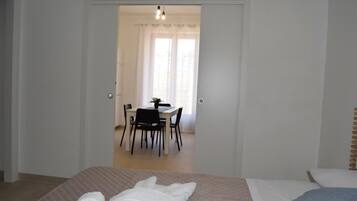 Appartamento, 2 camere da letto, balcone, vista città | 2 camere
