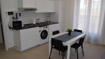 Apartment, 2 Bedrooms, Balcony, City View | Interior