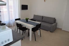 Apartamento, 2 habitaciones, balcón, vistas a la ciudad | Zona de estar