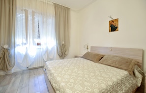 1 bedroom, bed sheets