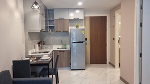 Apartment, 1 Bedroom, Accessible, Balcony | Private kitchen