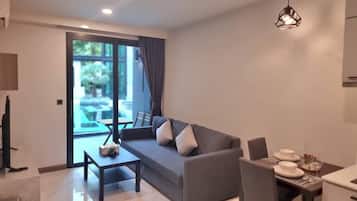 Apartment, 1 Bedroom, Accessible, Balcony | Living area