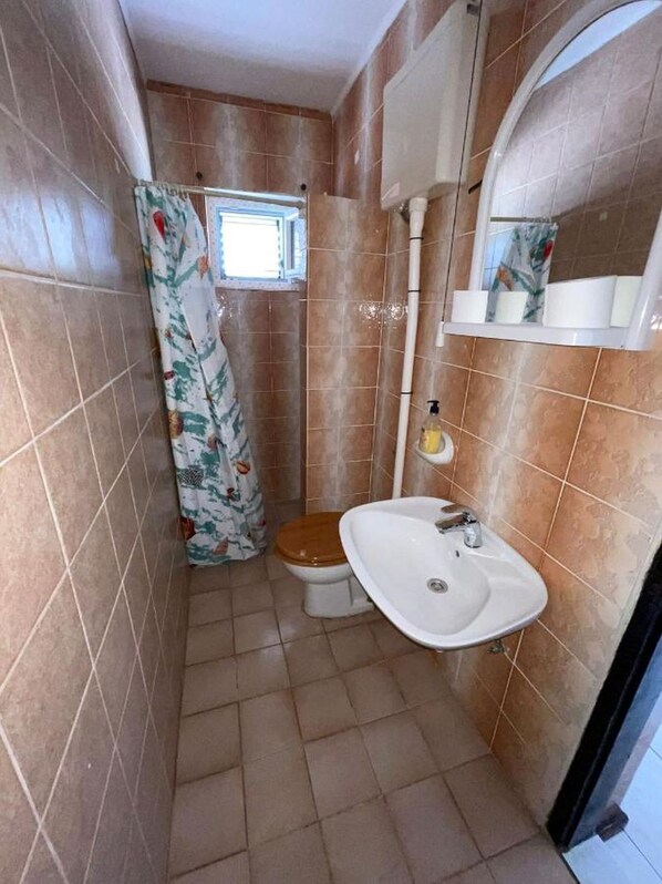 Appartement, 1 chambre, accessible aux personnes à mobilité réduite, fumeur | Commodités de la salle de bain