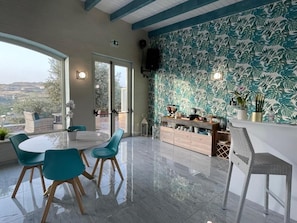 Quarto, 1 quarto, sacada, vista para o jardim | Área de estar