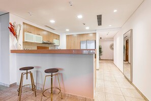 Apartment, 2 Bedrooms, Accessible | Interior - Palm Jumeirah - 2br - New Furnished - Next To Mall (Dubai)